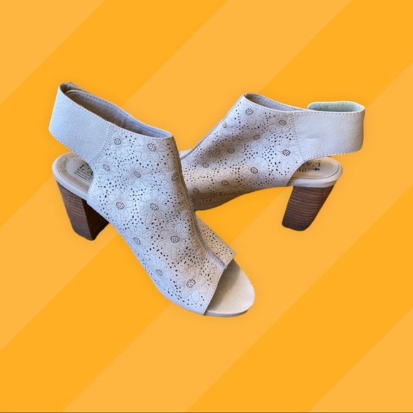 Chunky heeled sandals - Picture 2 of 2